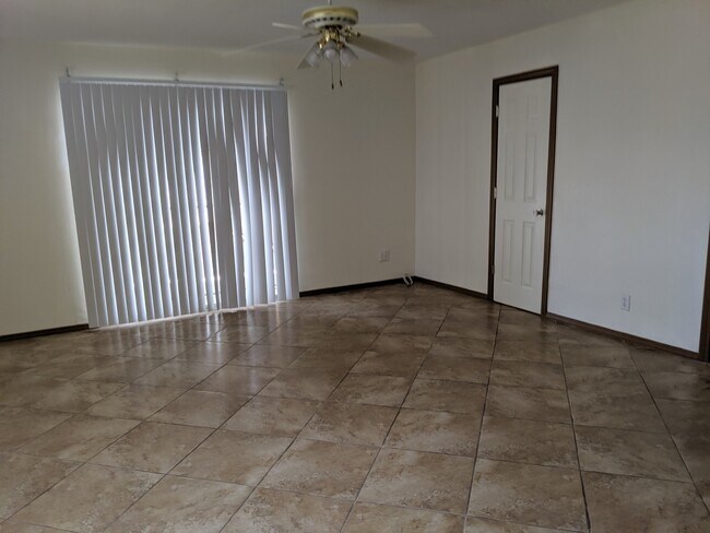 Building Photo - Single Story!! 4 Bed + 2 Bath + 1 Car Garage!