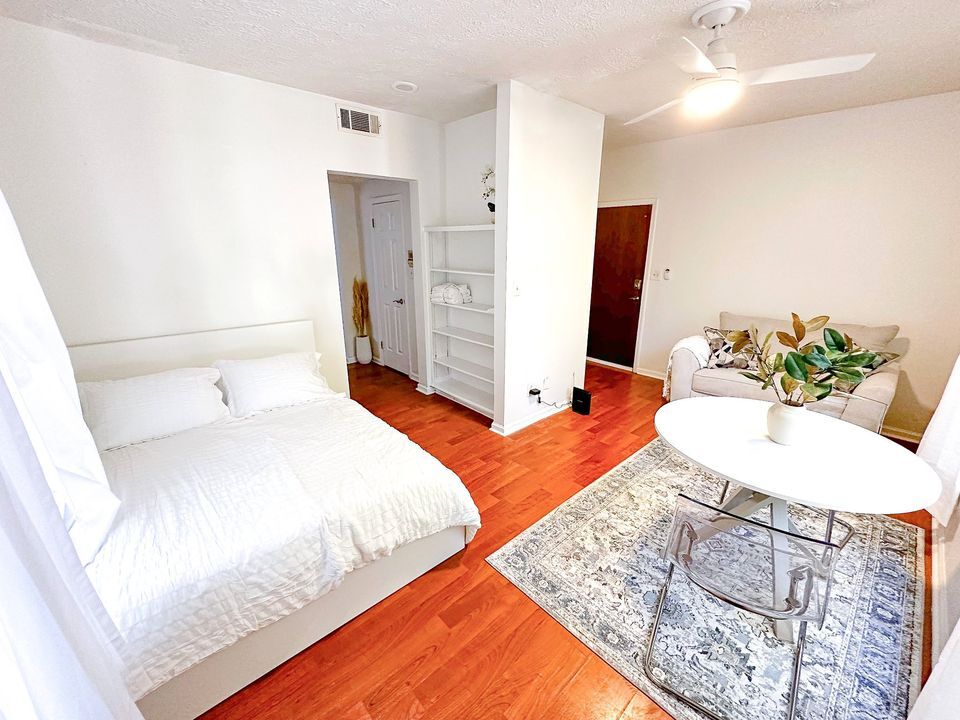 Primary Photo - 1096 Piedmont Ave NE