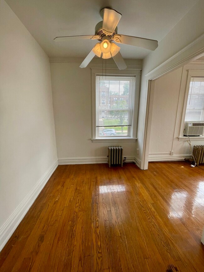 Philip H. Barron RealtyClayton & Forest Park Apartments 803813