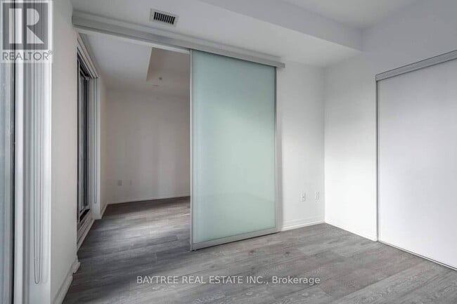 Photo du bâtiment - 251 Jarvis St