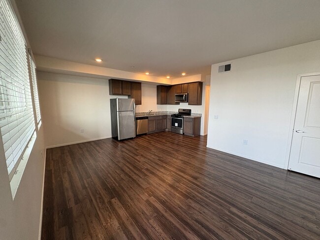 Interior Photo - Mariners Landing