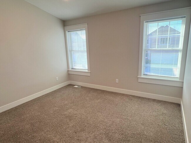Foto del edificio - 3 BED / 3 BATH TOWNHOME WITH GARAGE