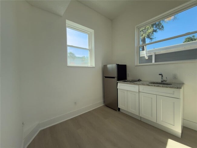 Building Photo - 401 E Columbus Dr