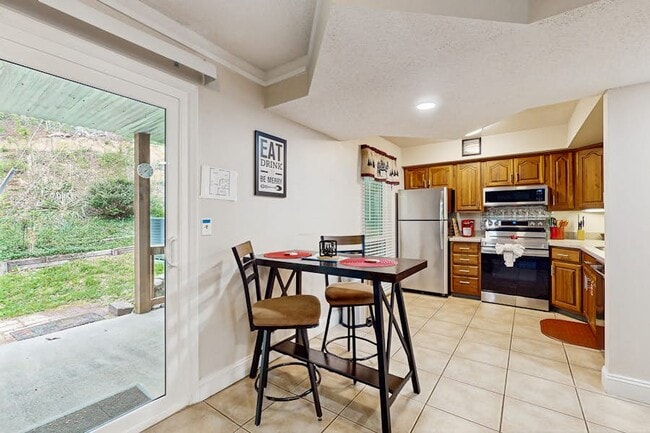 Foto del edificio - 815 Hunters Run Rd