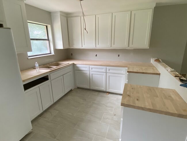 Foto del edificio - 7403 Pleasant Rdg Rd