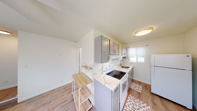 Building Photo - Manoa Valley. 2 Bedrooms, 1.5 Bathrooms, 1...