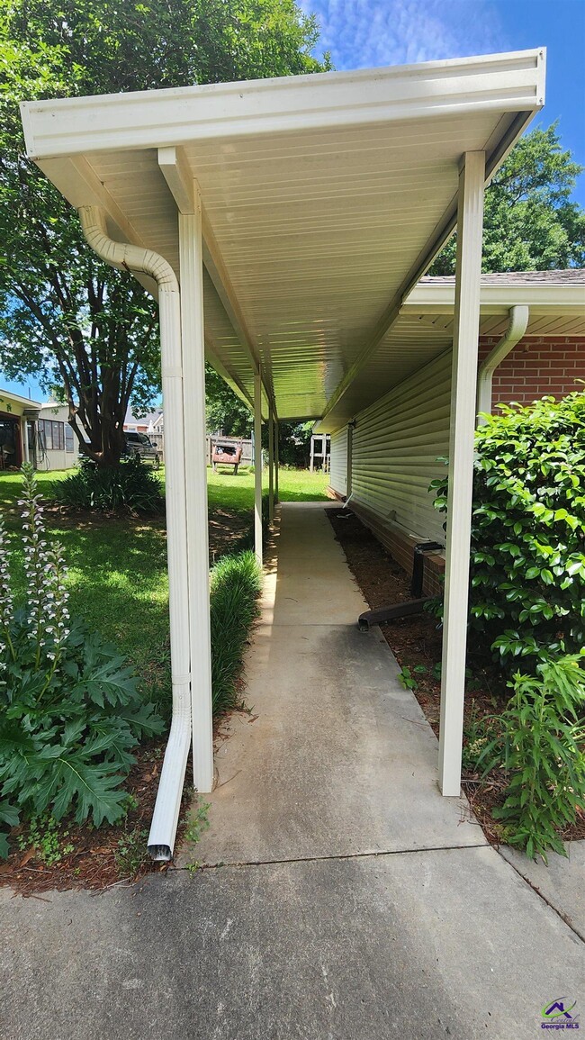 Building Photo - 203 Springdale Dr