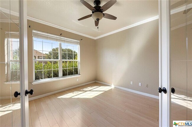 Foto del edificio - 5807 Bedrock Dr
