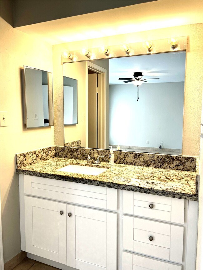 Foto del edificio - 7200 T C Jester Blvd