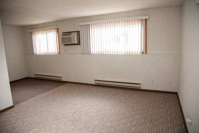 Building Photo - 2900 Autumn Dr