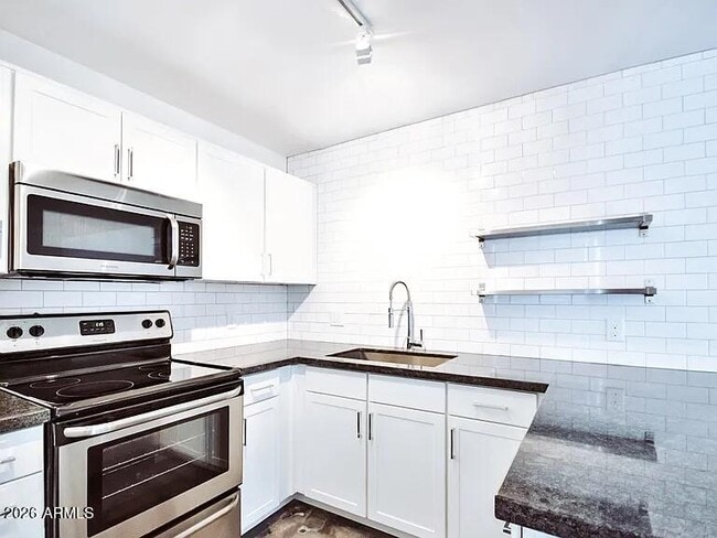 Building Photo - 4231 N 27th St