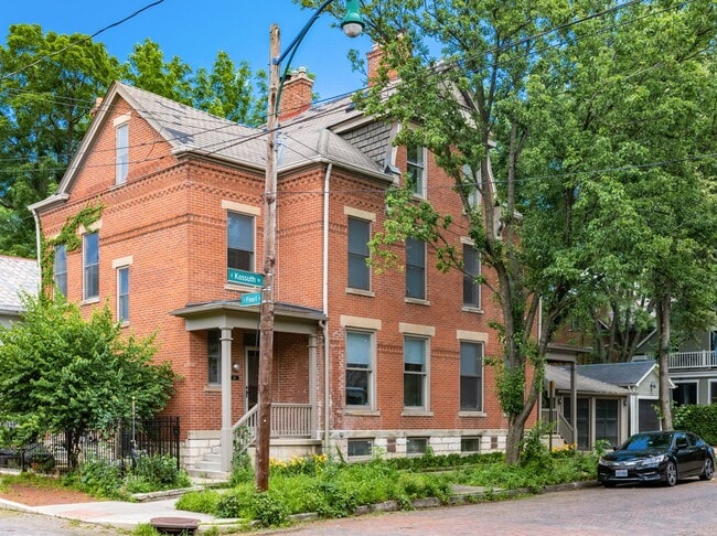 Building Photo - 36 E Kossuth St