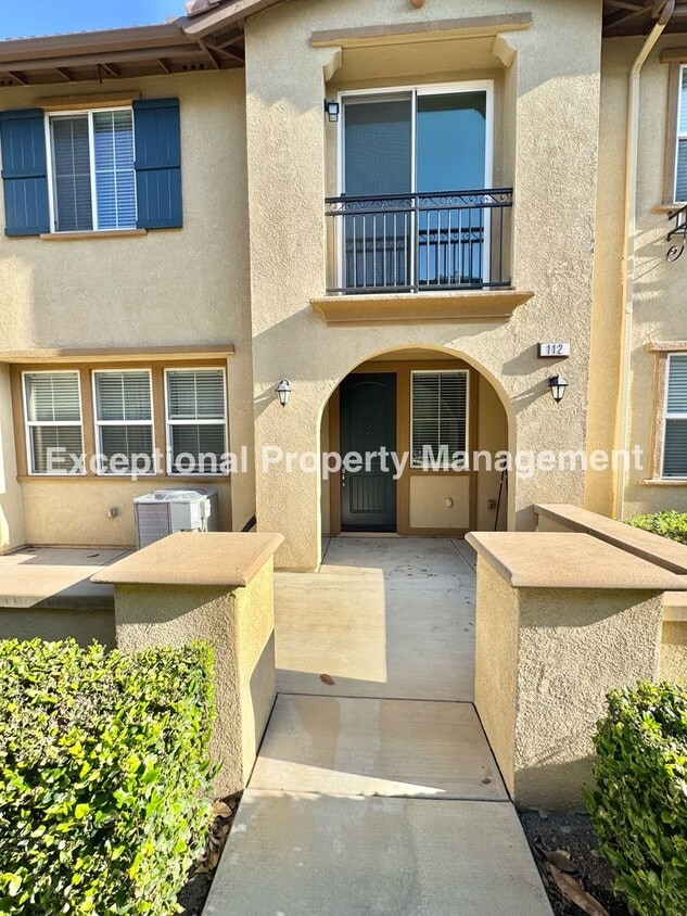 Primary Photo - Great 3 bed 3 bath home