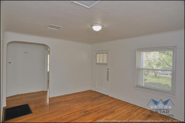 Building Photo - 2 bedroom in El Paso TX 79902