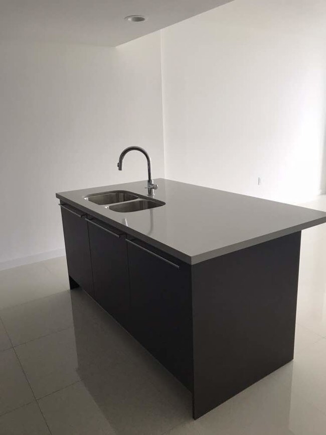 Foto del edificio - 7875 NW 107th Ave