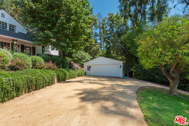 Building Photo - 9305 Hazen Dr