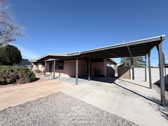 Foto del edificio - 3BR/2BA with Carport 1,958 sq.ft. rental in Sierra Vista, AZ