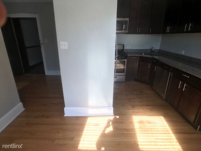 Foto del edificio - 4651 N Manor Ave