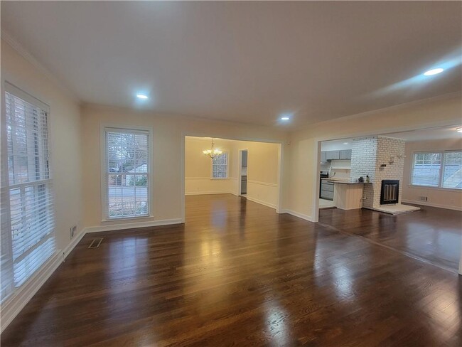 Building Photo - 581 Hammond Dr