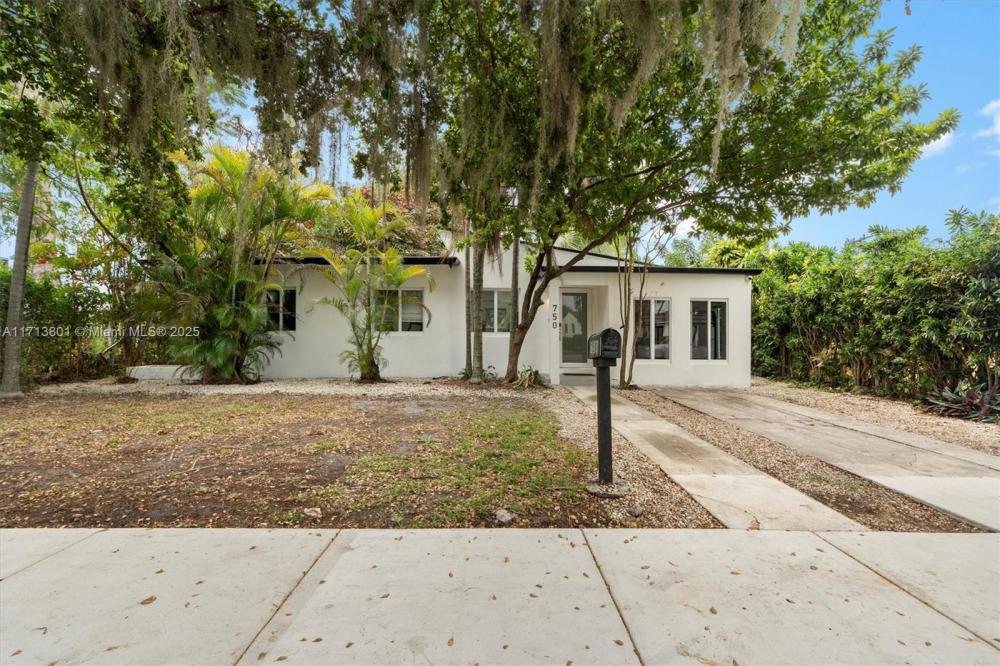 Primary Photo - 4 bedroom in Miami FL 33150