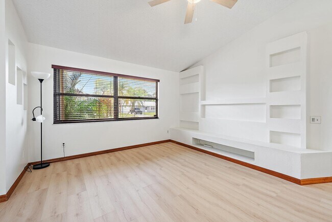 Foto del edificio - 489 SE Evergreen Terrace