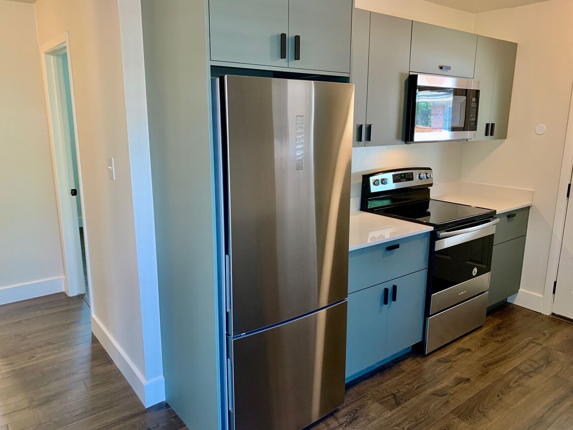 Foto principal - Remodeled & Stunning 2/1 Duplex in South A...