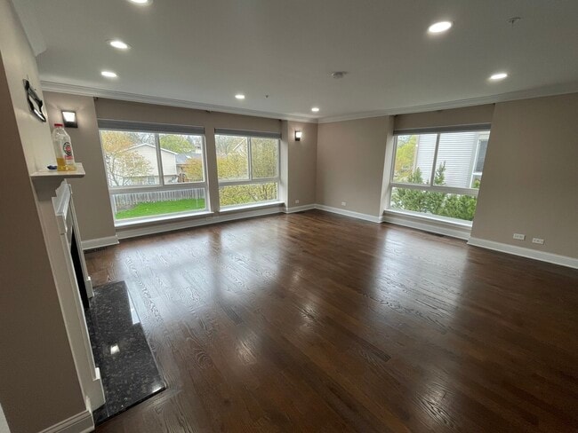 Building Photo - 621 Diamond Pointe Dr