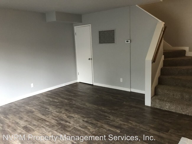 Building Photo - 2440 Almandor Cir
