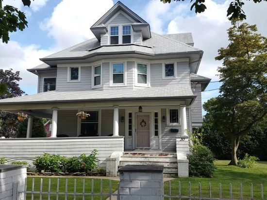 Primary Photo - 30 Raymond Ave