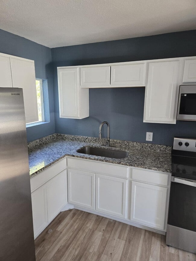 Photo - 527 W Mariposa Dr House