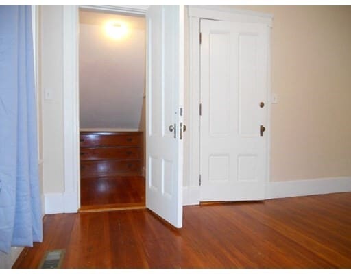 Building Photo - 140 Elm St