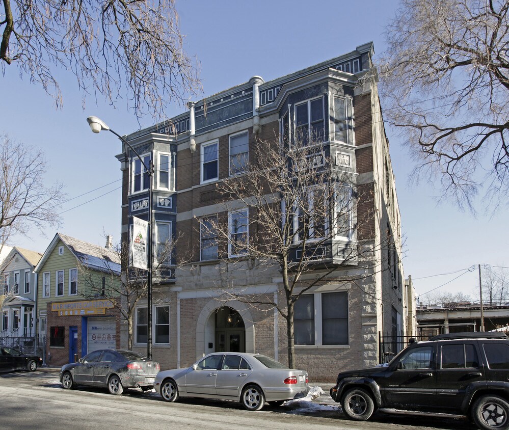 Primary Photo - 1945 N Sheffield Ave