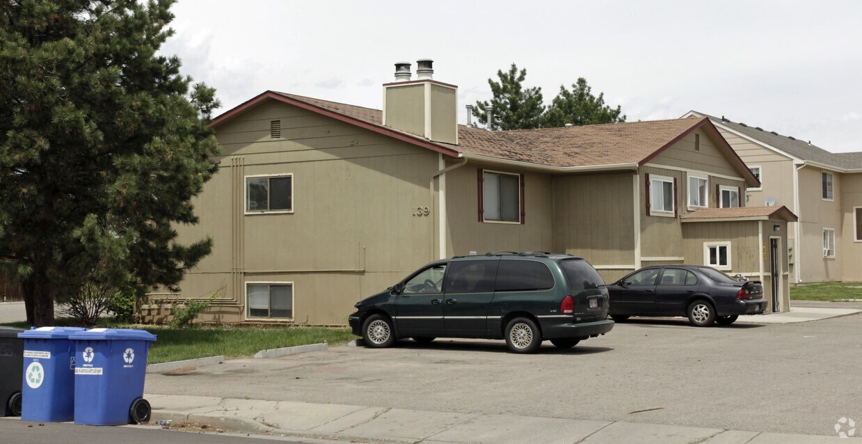 Foto del edificio - 139 Juniper Pl