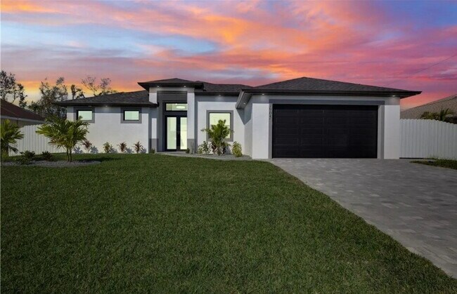 Foto del edificio - Luxury New Construction Pool Home for Rent...