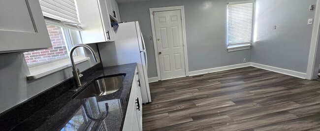 Foto del edificio - 818 Coolidge St