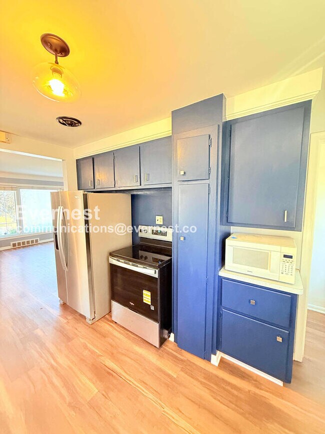 Foto del edificio - 3 Bed/1 Bath Home with Fenced Yard / Pet-Friendly / Vouchers Accepted / Available Now!