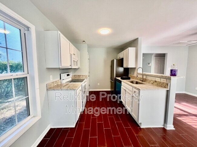 Foto del edificio - 158 Randolph Dr