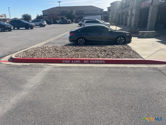 Building Photo - 2710 S Clear Creek Rd