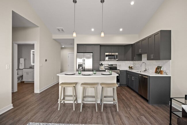 Building Photo - Savannah at Ankeny