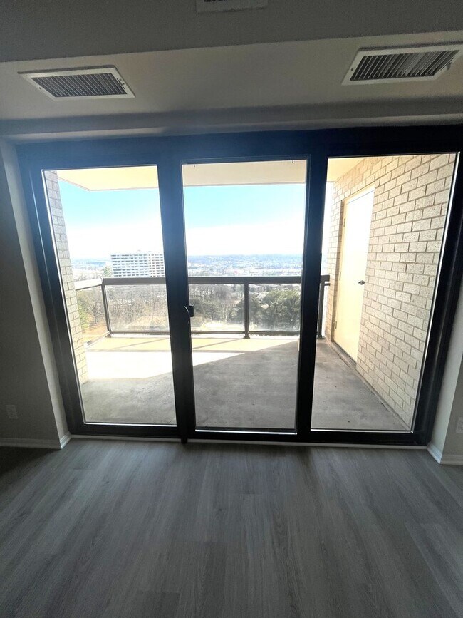 Foto del edificio - 203 Yoakum Pkwy