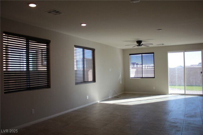 Foto del edificio - 7632 Bandon Cliffs St