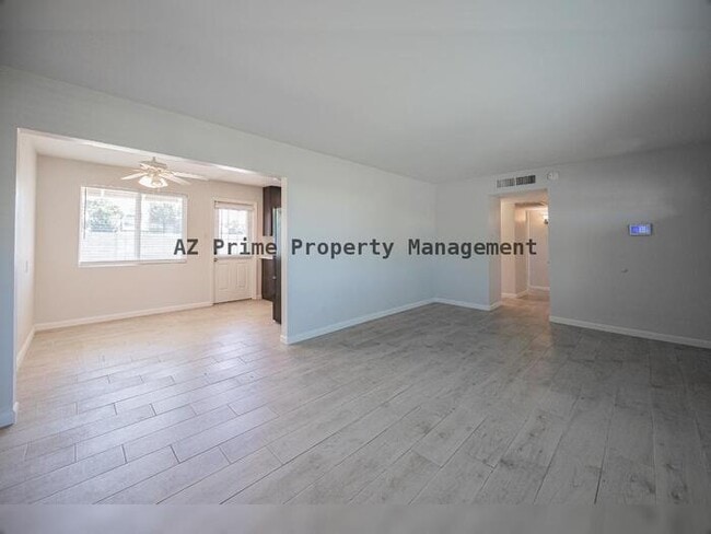 Building Photo - 6637 E Wilshire Dr