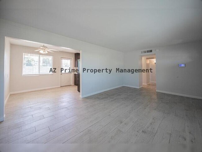 Foto del edificio - 6637 E Wilshire Dr