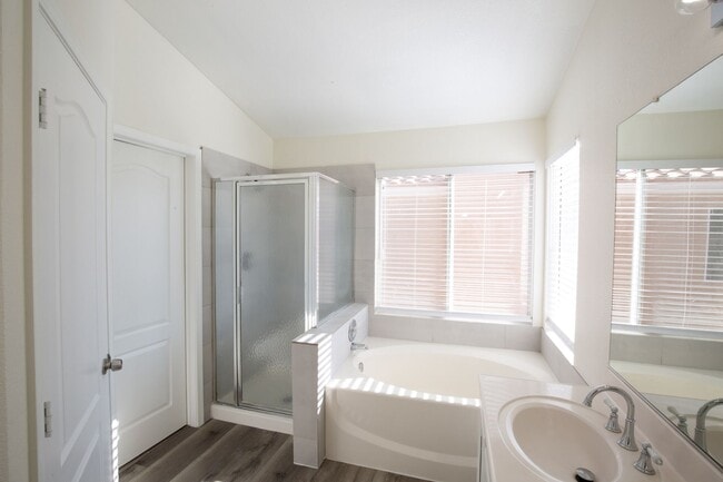 Foto del edificio - Coming Soon-Gorgeous 2 Story Home in Summe...
