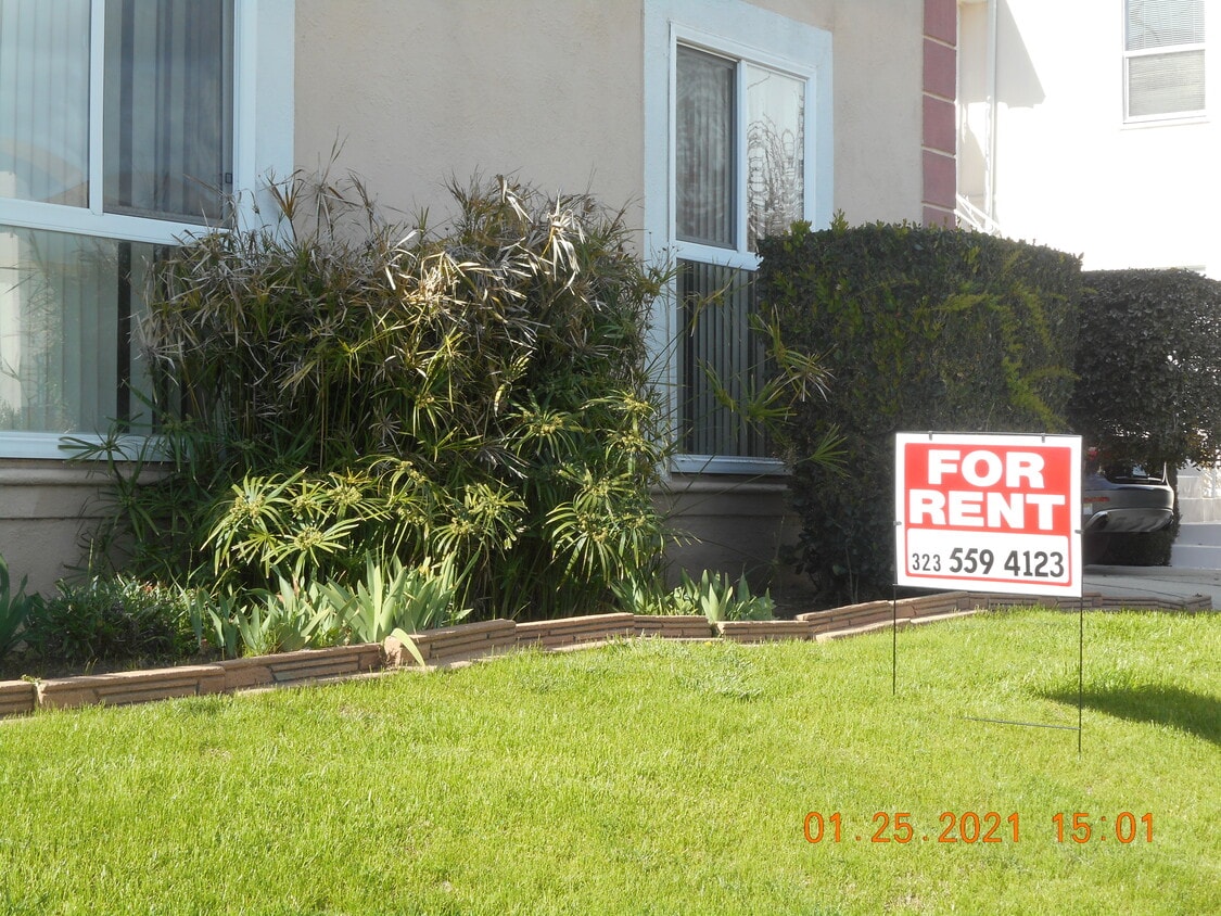 Manager 323-559-4123 - 1363 Masselin Ave