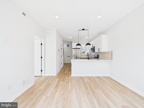 Building Photo - 1326 S Gross St