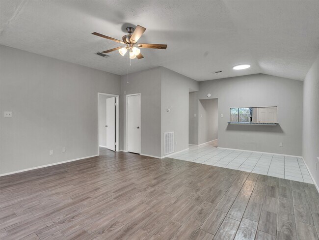 Foto del edificio - 2226 Spring Dusk Dr