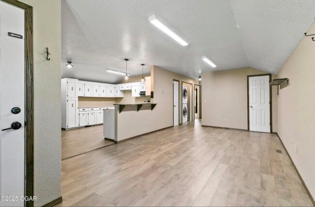 Building Photo - 6496 Racine St