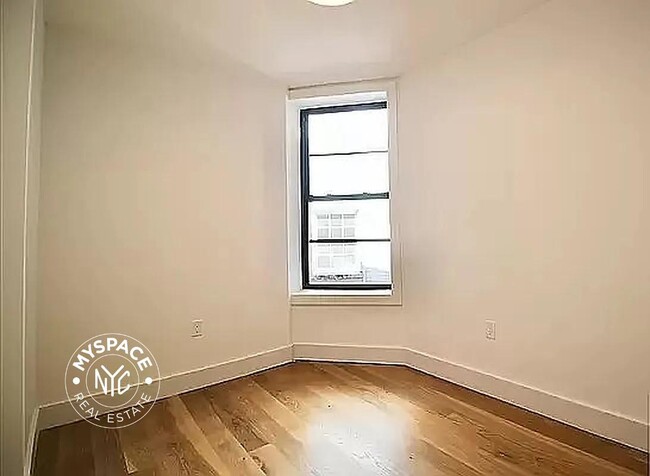 Foto del edificio - 223 E 96th St