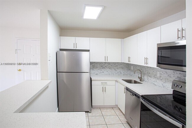 Building Photo - 15550 SW 80th St